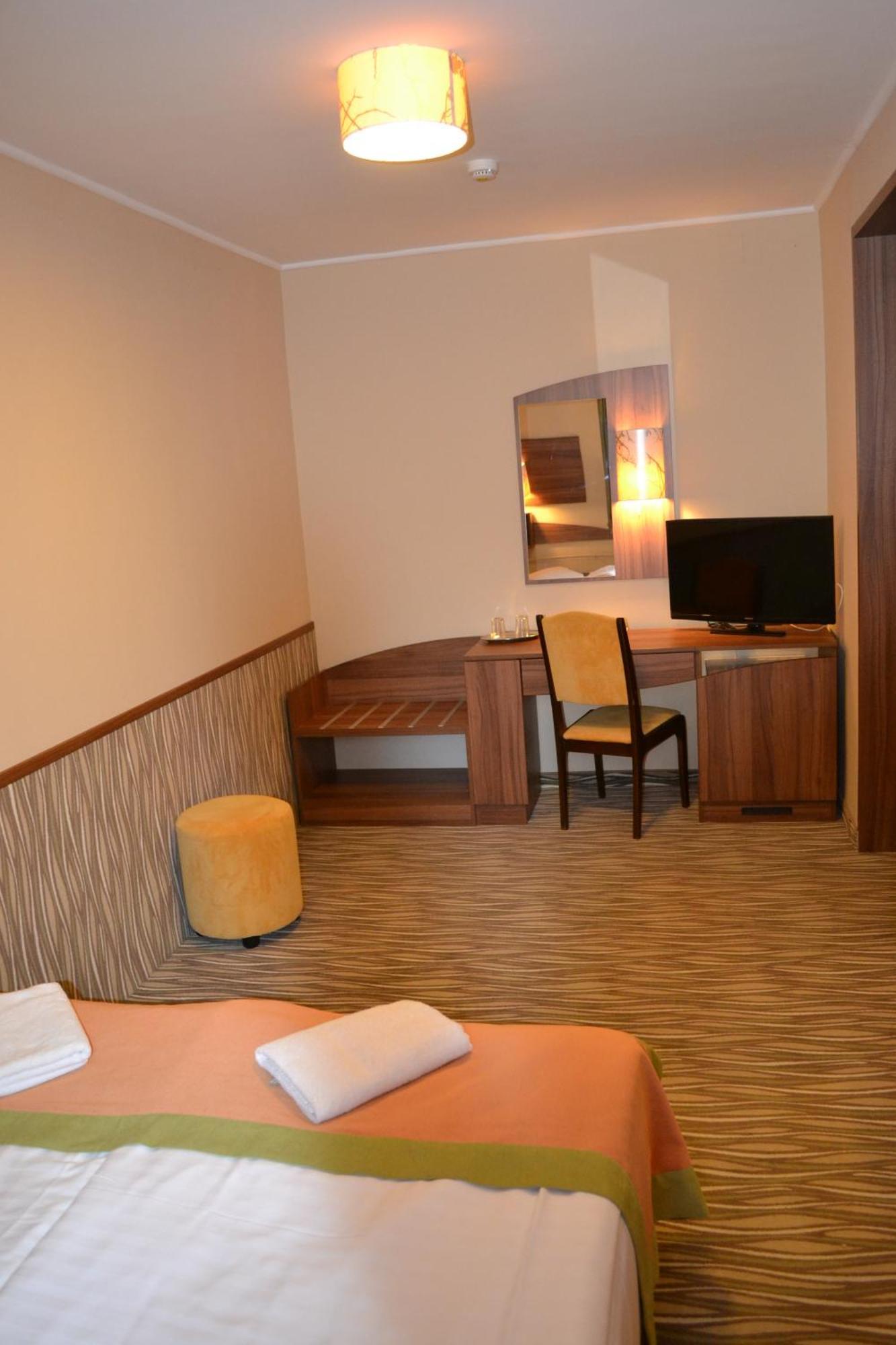 Park Hotel Gyula Ngoại thất bức ảnh